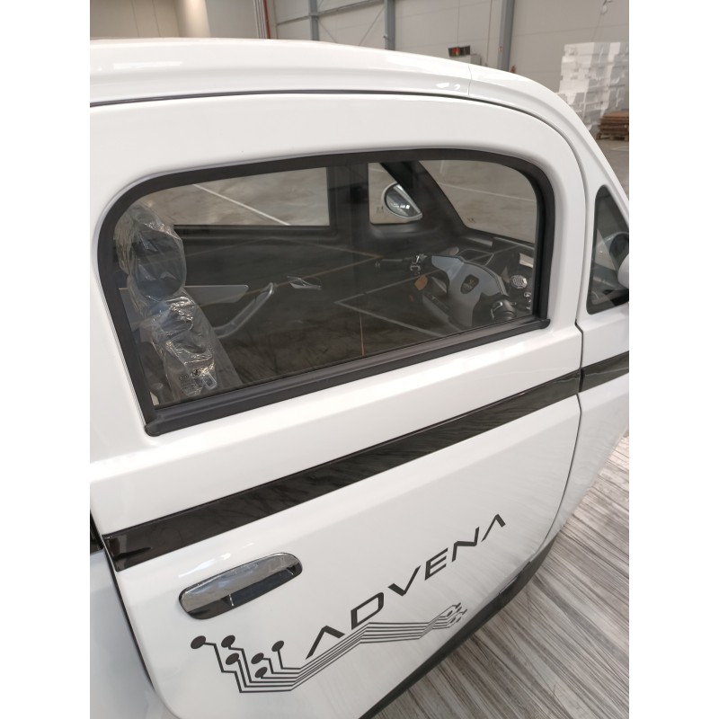 Okno prawych drzwi Advena