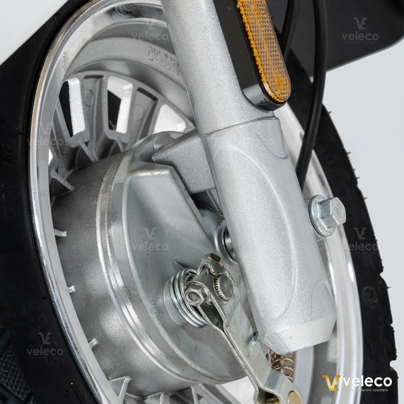 Veleco CRISTAL: scooter de movilidad de tres ruedas con iluminación LED completa