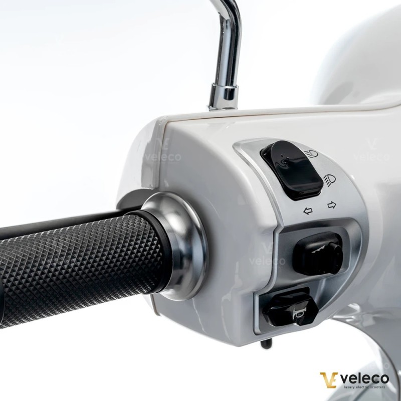 Veleco CRISTAL: scooter de movilidad de tres ruedas con iluminación LED completa