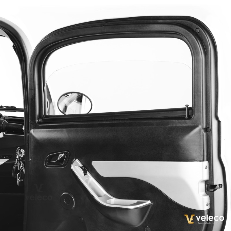 Veleco ADVENA: 2-Sitzer-Elektromoped im geschlossenen Karosserie-Design